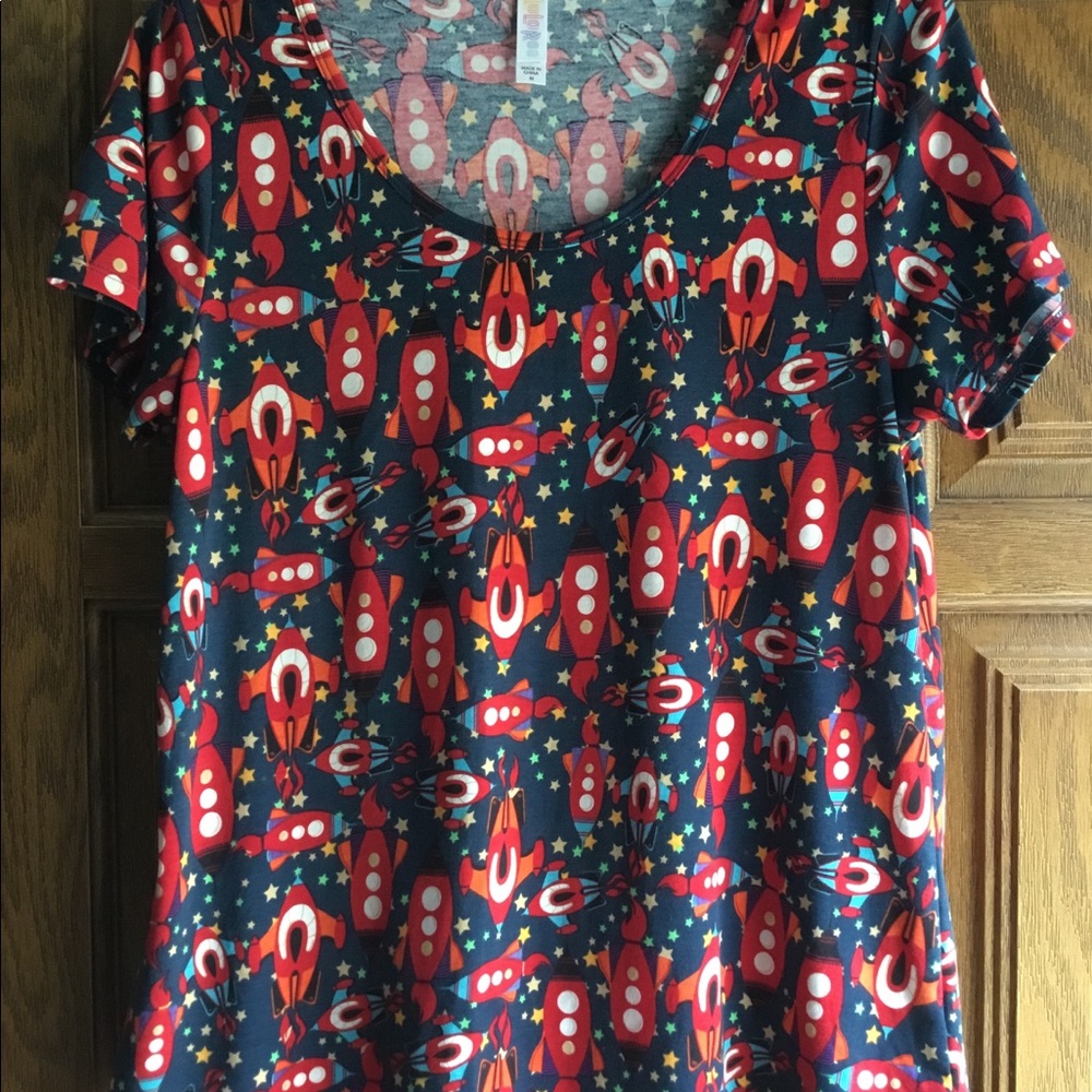 EXCELLENT LulaRoe Classic T size M ROCKETSHIPS